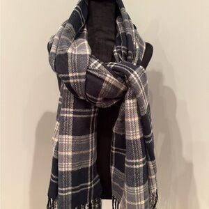 Abercrombie Plaid Navy and White Scarf